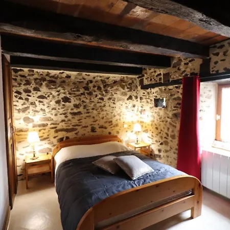Charmante Maison De Caractere, Entre Cantal Et Lot, 4 Pers, Terrasse Couverte, Cheminee, Animaux Ok - Fr-1-742-382 Nyaraló *